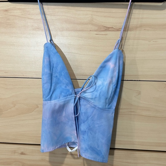 NWT Superdown Isla Top in Blue Multi, Size M - Picture 3 of 5